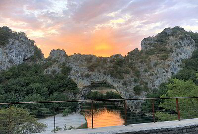 Couché de soleil sur le Pont d'Arc